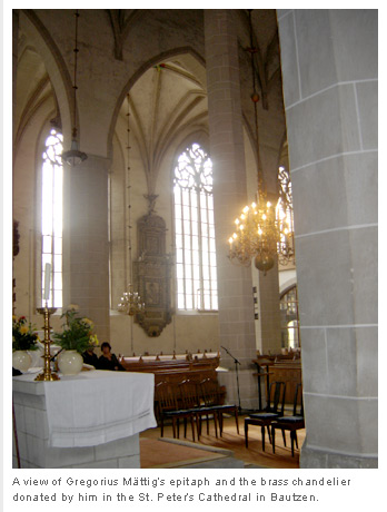 A view of Gregorius Mättig’s epitaph and the brass chandelier donated by him in the St. Peter’s Cathedral in Bautzen.